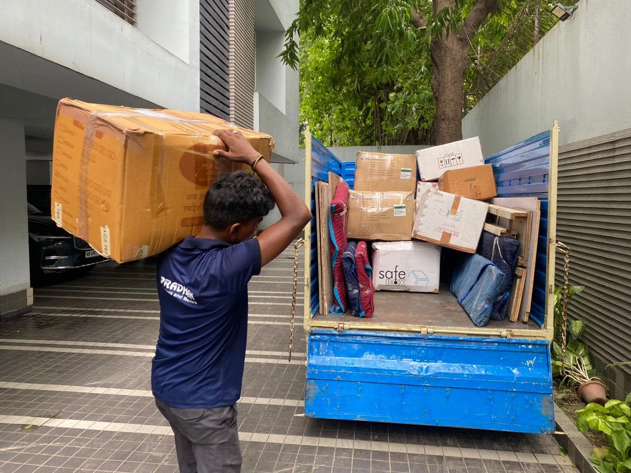 Household Shidting in Kolkata with Pradhan Packers and Movers Pvt Ltd